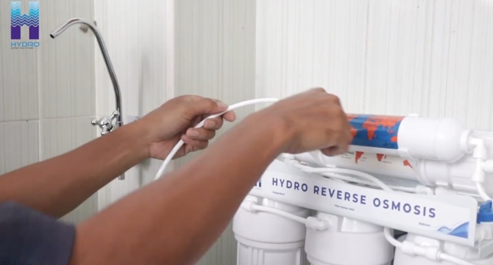 Instalasi Filter Air Minum dan Mesin RO HYDRO 400 GPD di Masjid Jami Al Atiqiyah Bogor, untuk penyediaan air minum sehat dan berkualitas.